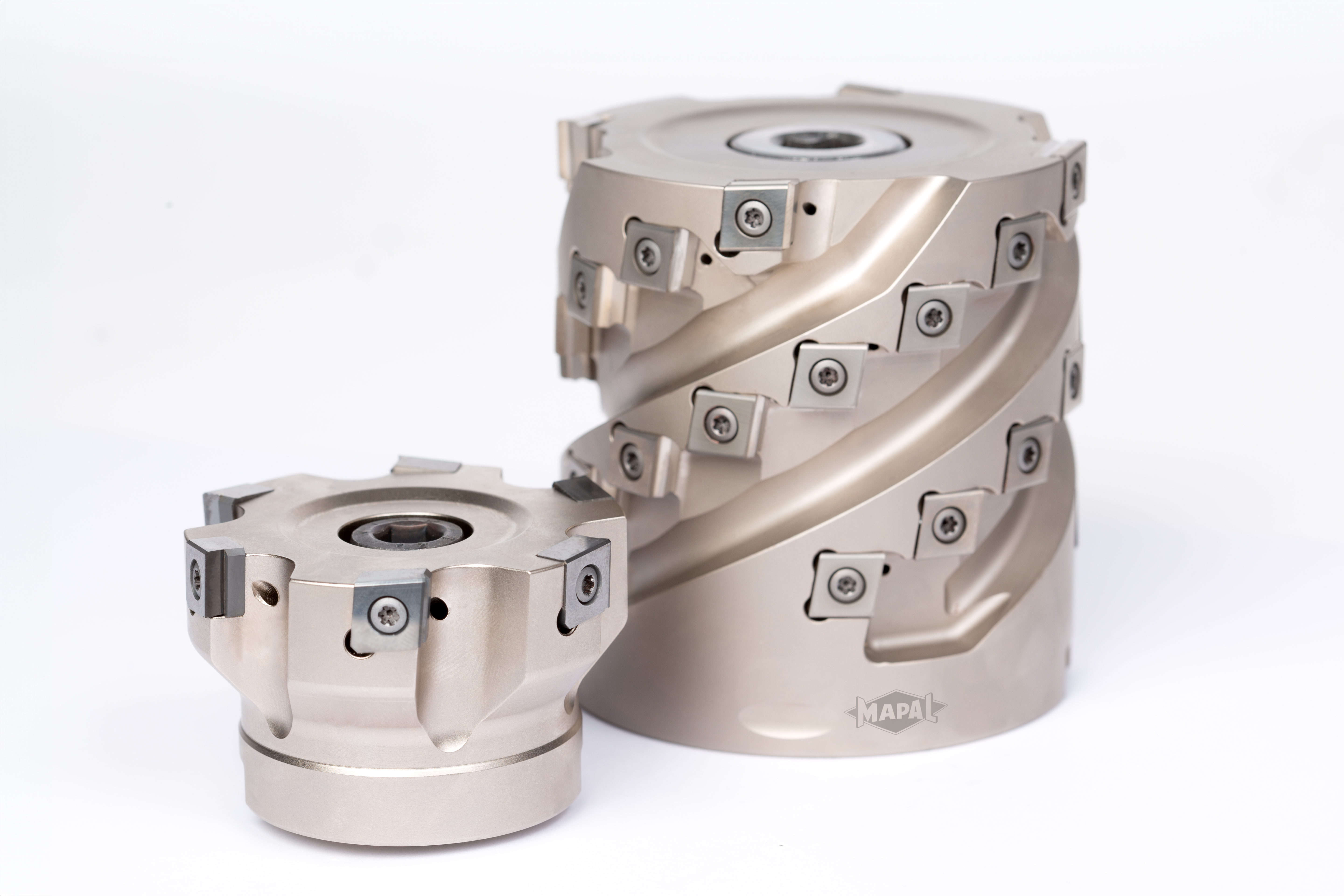 The image shows the use of the UNIQ hydraulic chuck with the intelligent DirectCool cooling channel design as an option.